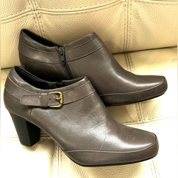 🆕 Clarks Bendables Leather gray 12 Narrow ankle boot - Picture 1 of 9